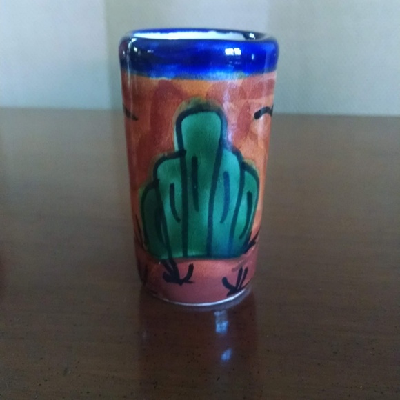 Mexican decanter and 4 shot glasses - Picture 6 of 8